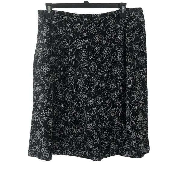 Nine & Company Size 10 Black White Floral Midi Skirt Embroidered Casual A-line - Picture 6 of 6
